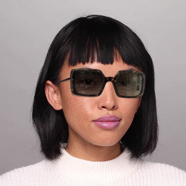 On_Model_Female03, UNOFFICIAL 0UO6166 002 Sonnenbrille