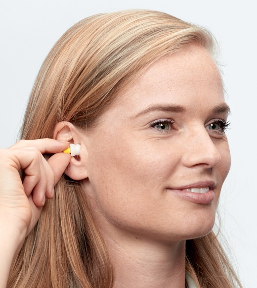 [products.image.on_model_female01] Alpine Hearing Accessoire