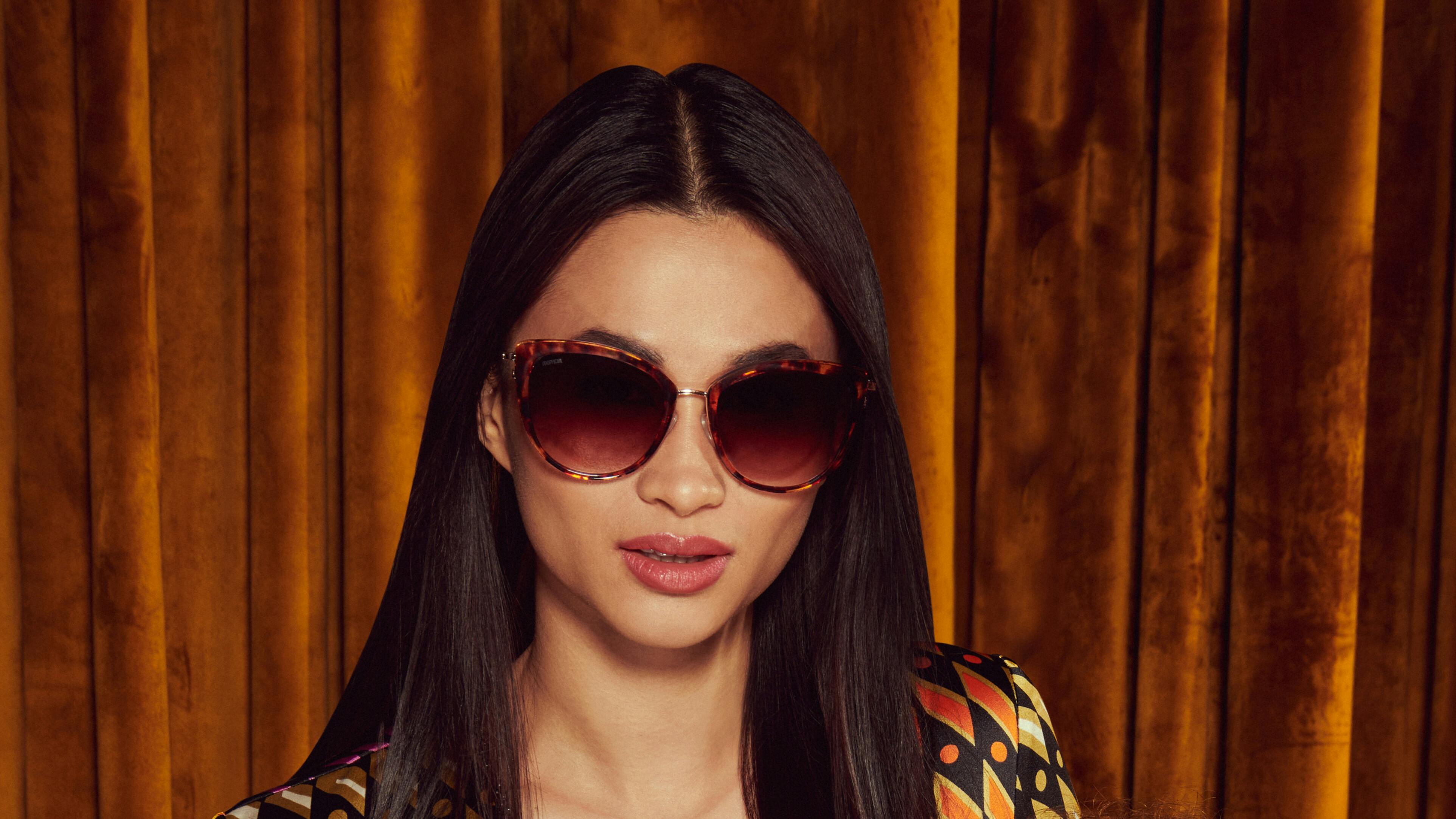 On_Model_Female01, UNOFFICIAL UNSF0197 BDN0 Sonnenbrille